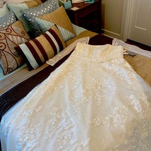 Beautiful, Timeless Wedding Dress